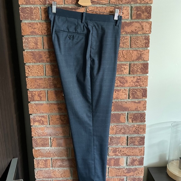 Uniqlo Ankle Pants - Picture 2 of 5